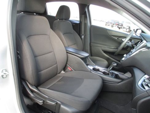 Used 2018 Chevrolet Malibu LT image 19