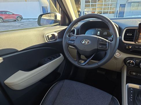 Certified 2025 Hyundai Venue Limited image 15