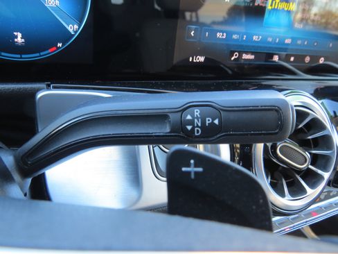 Used 2022 Mercedes-Benz GLB 250 4MATIC image 26