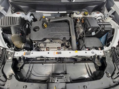 Used 2024 GMC Terrain SLT image 9