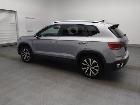Used 2023 Volkswagen Taos SE w/ Panoramic Sunroof Package FWD image 3