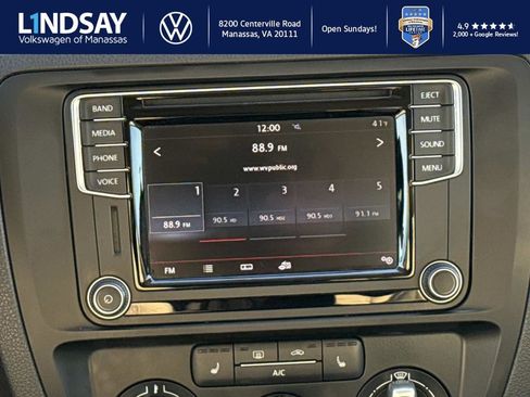 Used 2017 Volkswagen Jetta SE image 13