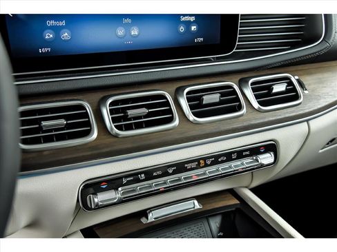 Certified 2025 Mercedes-Benz GLS 450 4MATIC image 24