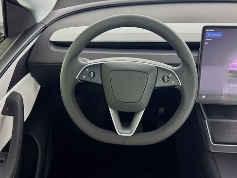 Used 2026 Tesla Model Y Long Range AWD/4WD image 31