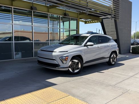 Used 2025 Hyundai Kona SEL FWD image 1