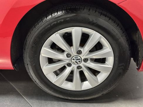 Used 2019 Volkswagen Beetle 2.0T S image 19