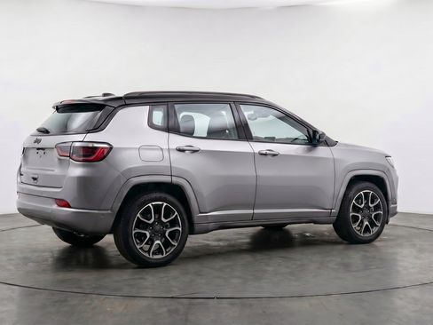 Used 2025 Jeep Compass Trailhawk AWD/4WD image 9