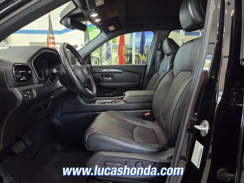 Used 2025 Honda Pilot Black Edition image 7