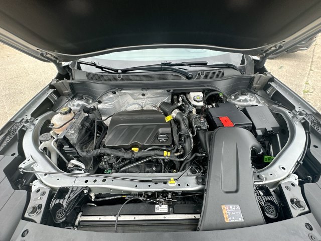 Used 2024 Chevrolet Trax RS FWD image 34