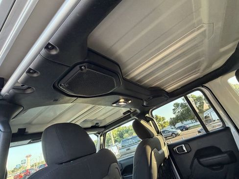 Used 2023 Jeep Wrangler Unlimited Rubicon 4xe AWD/4WD image 15