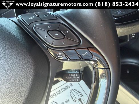 Used 2018 Toyota C-HR XLE FWD image 30