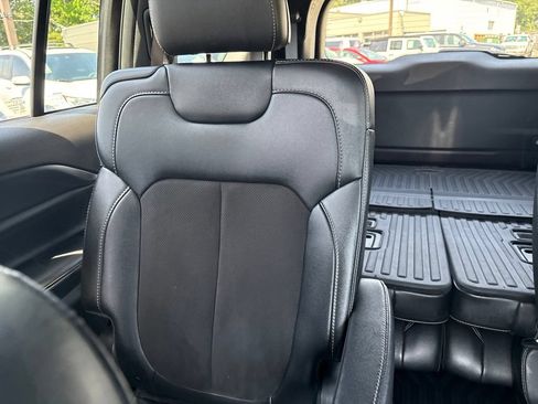 Used 2023 Jeep Grand Cherokee L Laredo AWD/4WD image 13