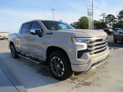 New 2026 Chevrolet Silverado 1500 High Country w/ Technology Package AWD/4WD image 6