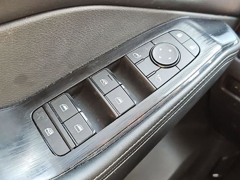 Used 2025 Nissan Rogue SV AWD/4WD image 23