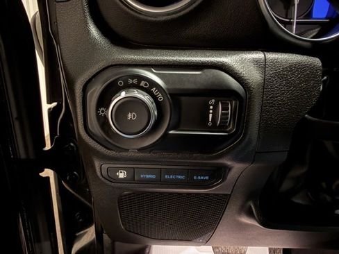 Used 2023 Jeep Wrangler Unlimited Sahara w/ Cold Weather Group image 34