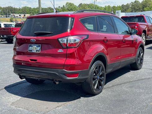 Used 2017 Ford Escape SE w/ SE Sport Appearance Package AWD/4WD image 3