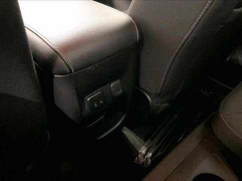 Used 2017 GMC Canyon SLE w/ SLE Convenience Package image 27