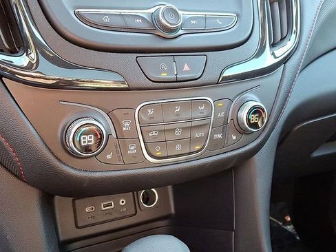 Used 2022 Chevrolet Equinox RS FWD image 16