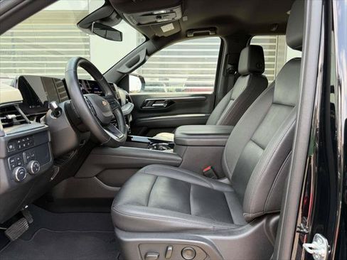 Used 2025 Chevrolet Suburban LT AWD/4WD image 20