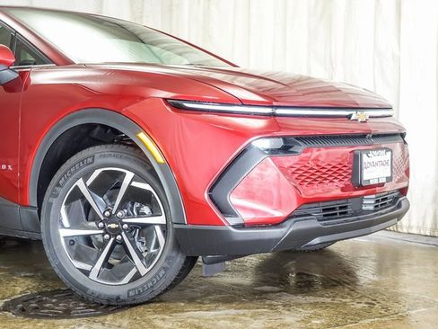 New 2026 Chevrolet Equinox EV LT image 3