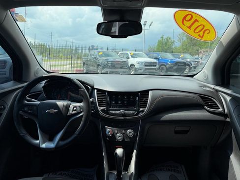 Used 2019 Chevrolet Trax LT w/ LT Convenience Package FWD image 22