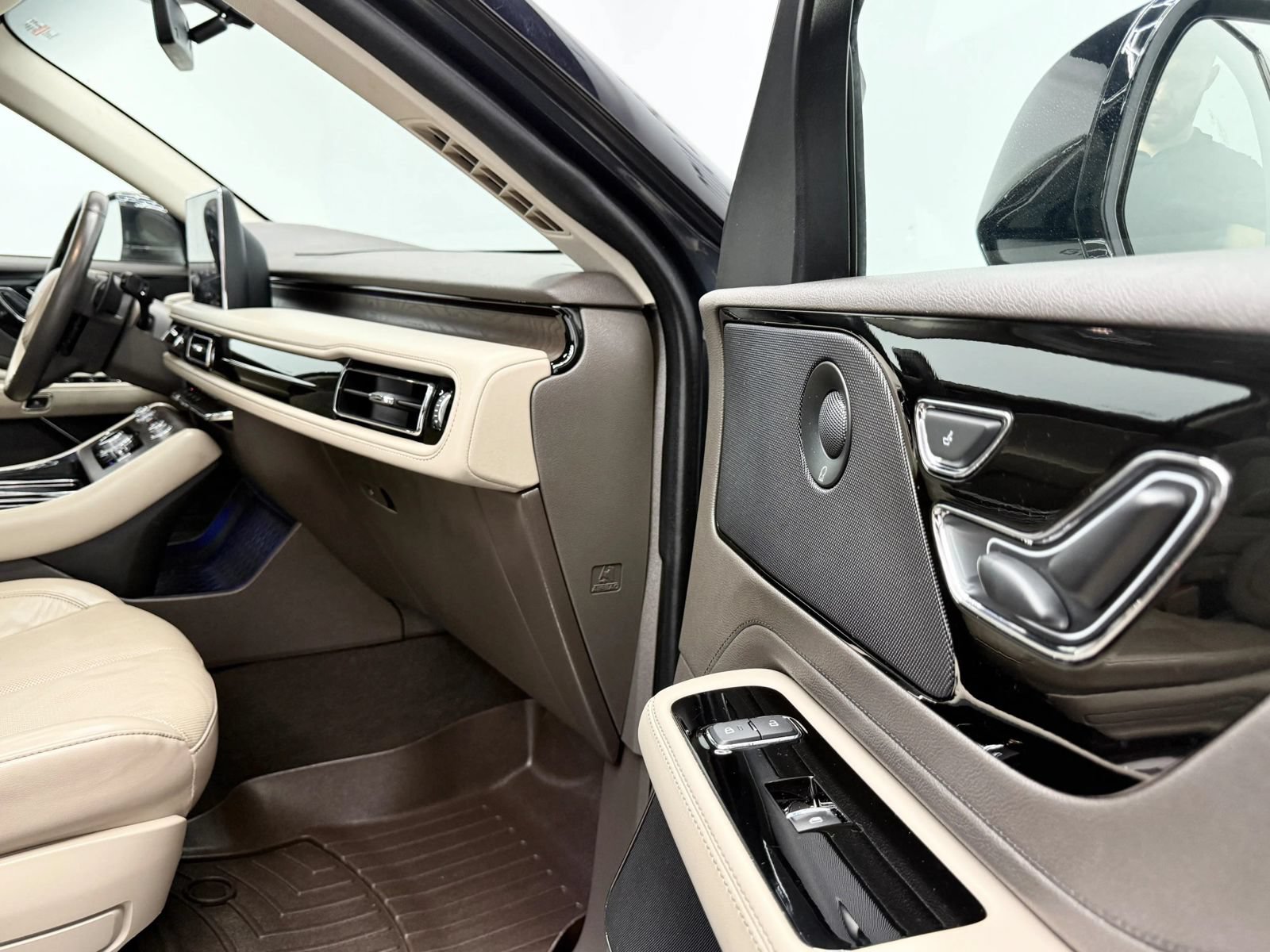 Used 2021 Lincoln Aviator Reserve w/ Equipment Group 201A AWD/4WD image 26