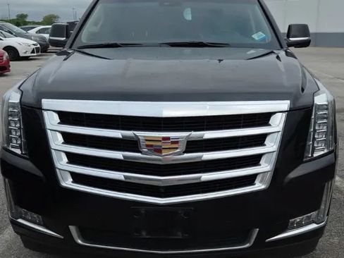Used 2017 Cadillac Escalade ESV Luxury AWD/4WD image 3