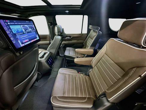 Used 2025 GMC Yukon XL Denali Ultimate AWD/4WD image 25