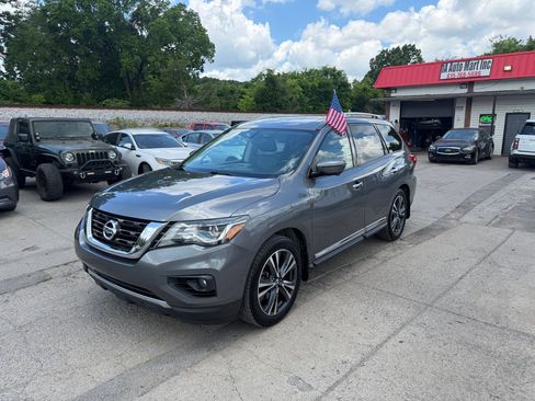Used 2019 Nissan Pathfinder Platinum FWD image 1