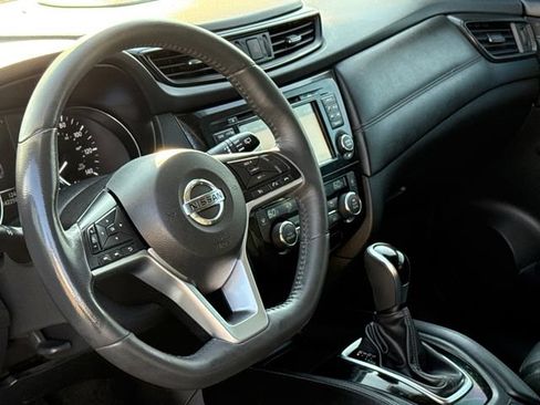Used 2017 Nissan Rogue SL w/ SL Premium Package FWD image 18