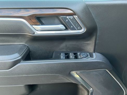 Used 2025 GMC Sierra 1500 SLT image 12