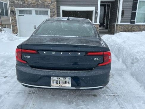 Used 2023 Volvo S90 B6 Ultimate w/ Lounge Package image 3