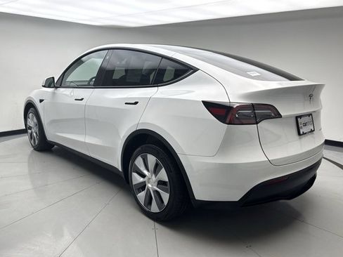 Used 2023 Tesla Model Y Long Range AWD/4WD image 3