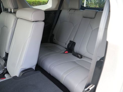 Used 2025 Honda Pilot EX-L image 19