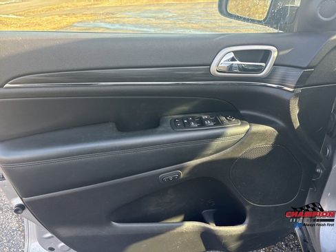 Used 2020 Jeep Grand Cherokee Limited image 14