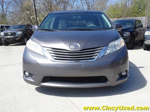 Used 2014 Toyota Sienna XLE FWD image 10