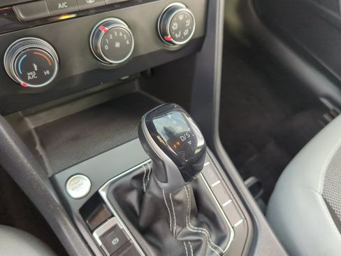 Certified 2022 Volkswagen Taos S image 15