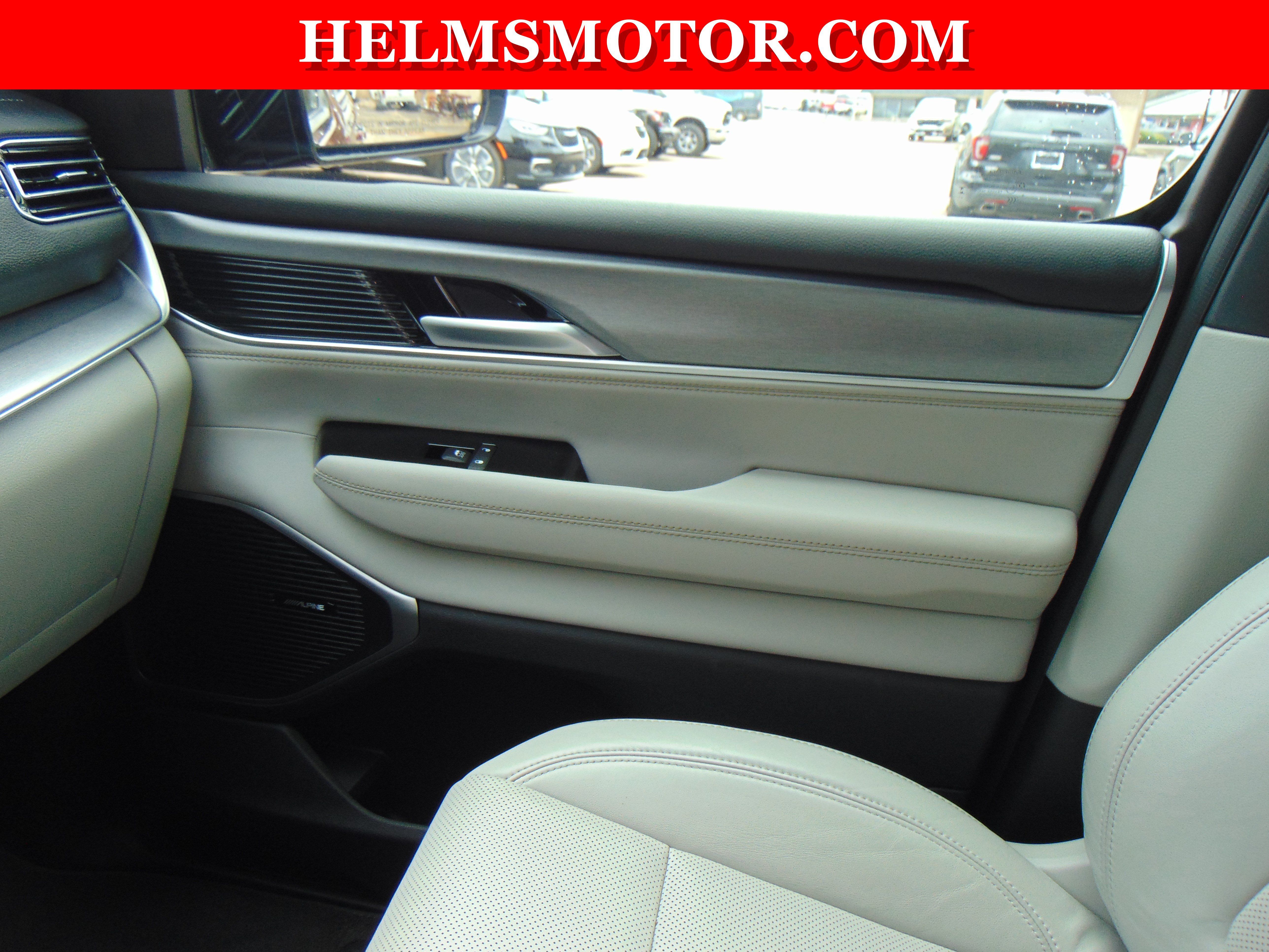 Used 2025 Jeep Wagoneer 4WD image 41