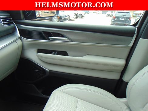 Certified 2025 Jeep Wagoneer 4WD image 41