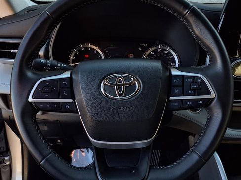 Certified 2023 Toyota Highlander LE image 12