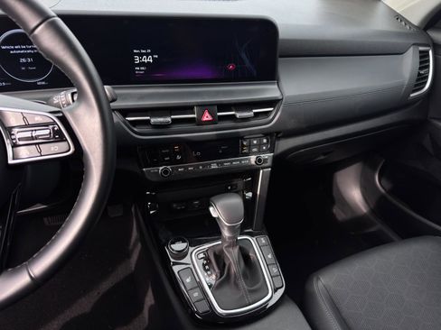 Used 2024 Kia Seltos EX image 19