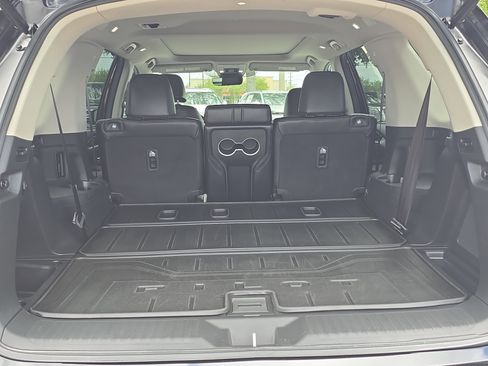 Used 2025 Honda Pilot Touring image 10