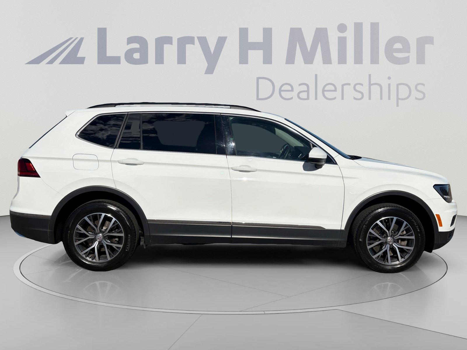Used 2020 Volkswagen Tiguan SE w/ Panoramic Sunroof Package AWD/4WD image 7