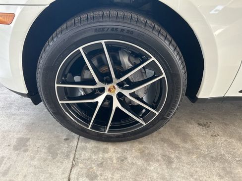Used 2022 Porsche Macan AWD/4WD image 14