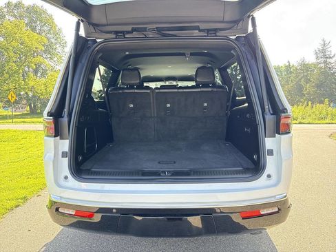 Used 2024 Jeep Wagoneer L Series III w/ Flexible Seating Group image 25