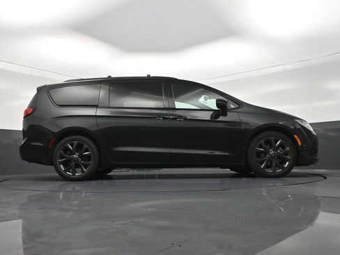 Used 2019 Chrysler Pacifica Limited w/ Advanced Safetytec Group FWD image 29