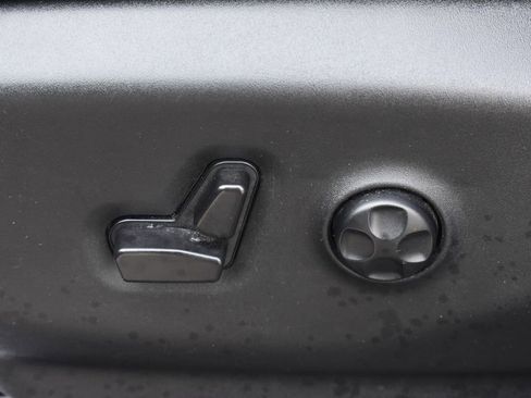 Used 2025 Chrysler Pacifica Select FWD image 26