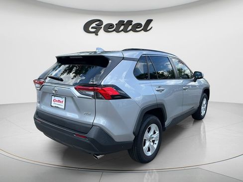 Certified 2021 Toyota RAV4 XLE w/ Convenience Package FWD image 4