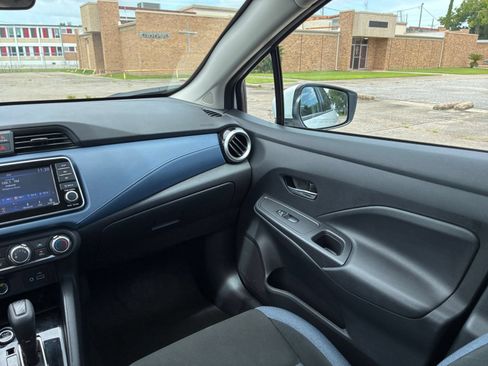 Used 2025 Nissan Versa SV FWD image 28
