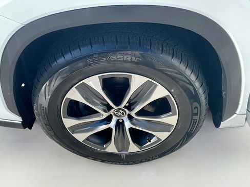 Used 2022 Toyota Highlander XLE image 36